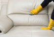tips membersihkan noda minyak di sofa kulit
